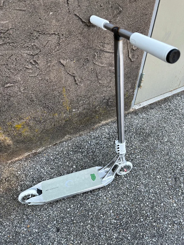 Custom Scooter- white/silver